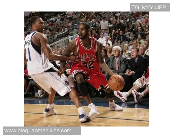 NBA夏季联赛小牛对公牛精彩比赛录像回顾与分析 NBA夏季联赛小牛对公牛精彩比赛录像回顾与分析