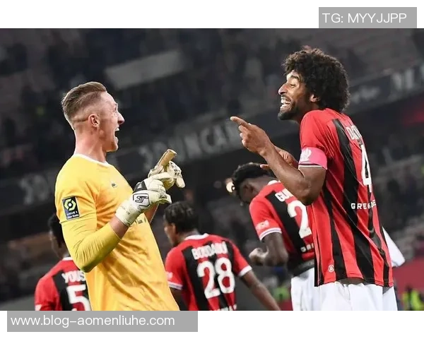 哈维西蒙斯:年轻天才在足球舞台上的崛起与未来展望 哈维西蒙斯:年轻天才在足球舞台上的崛起与未来展望