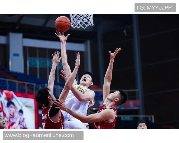 广东男篮与浙江稠州激战正酣谁能在这场对决中笑到最后